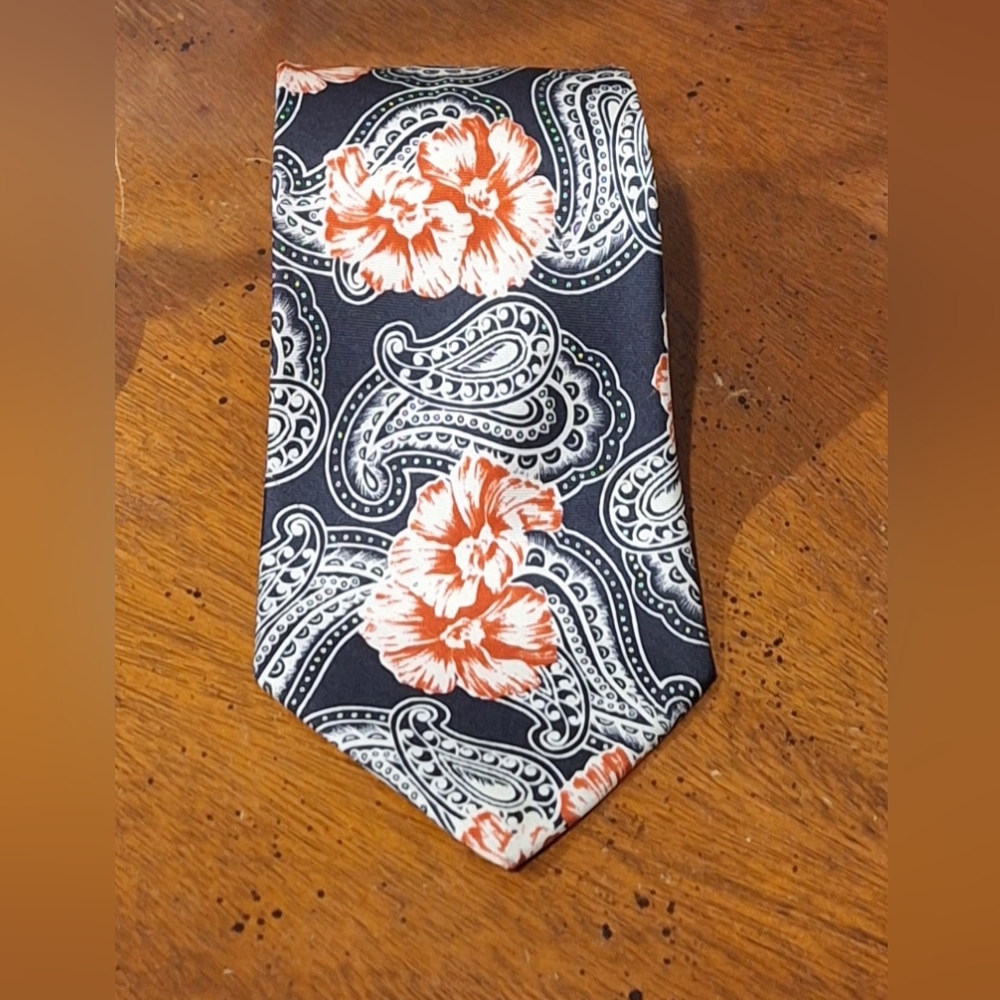 Fendi 100% Silk Handmade in Italy Floral/Paisley Tie. Dry Cleaned.